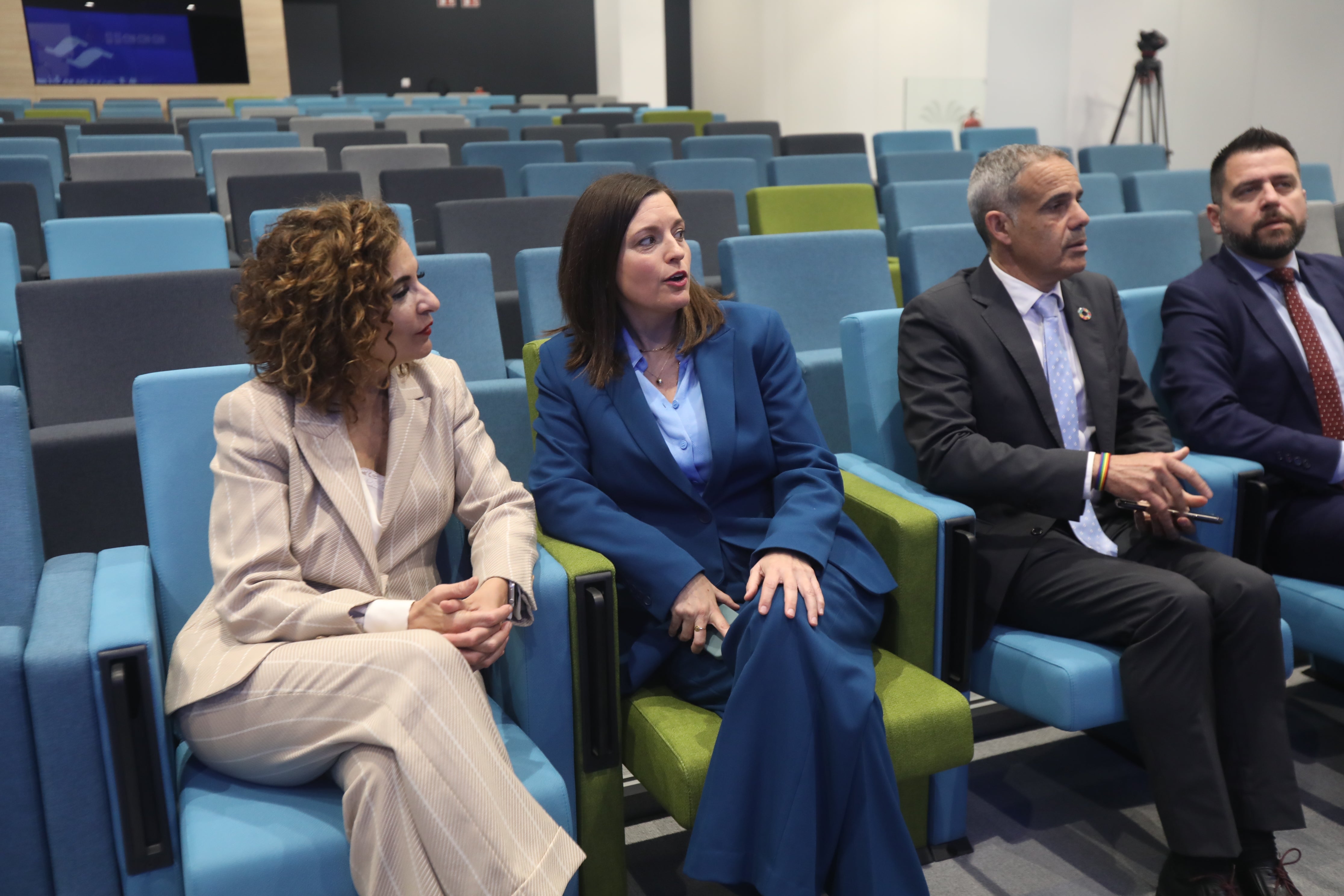 En imágenes: Visita de la ministra de Hacienda a la planta de Navantia en San Fernando