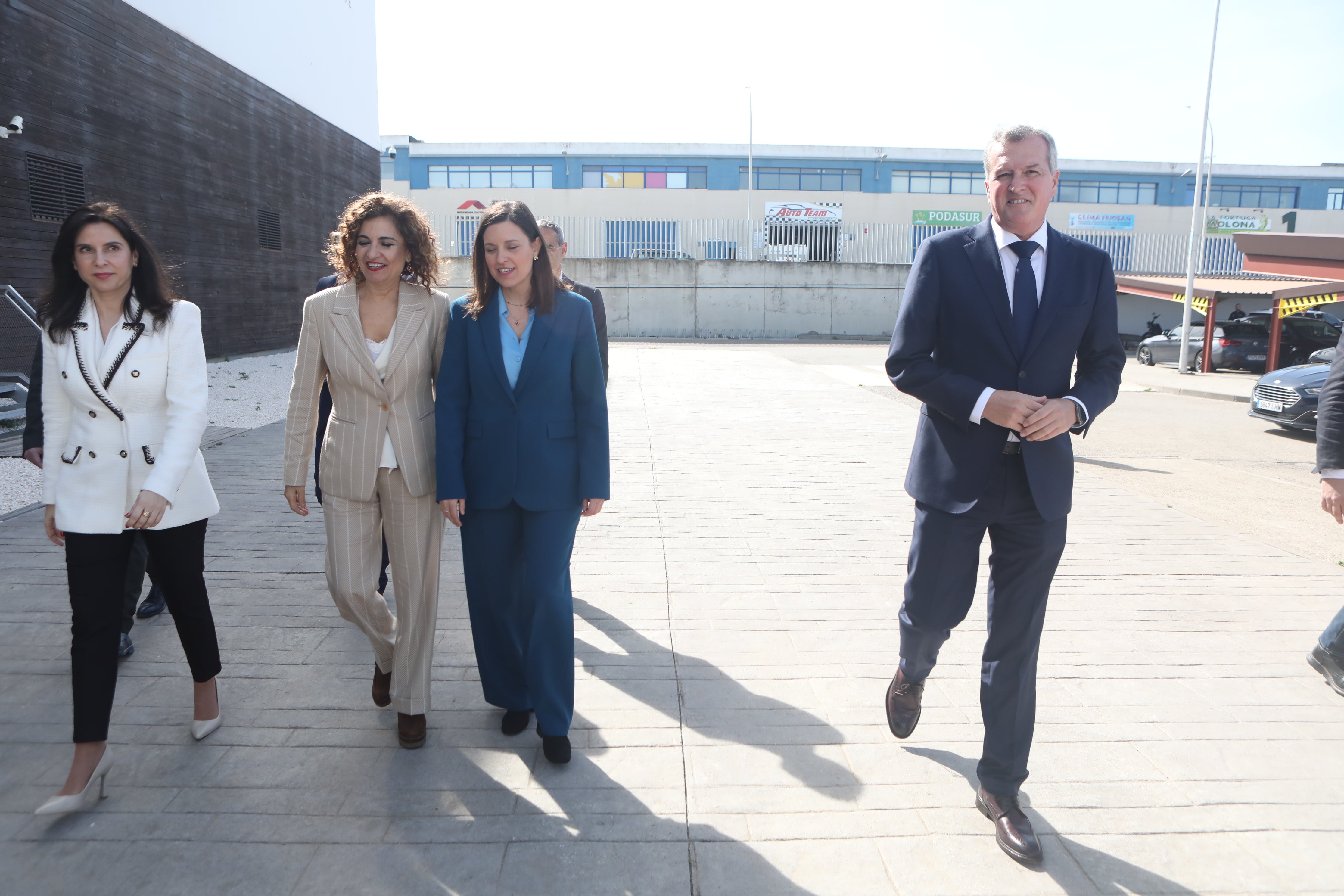 En imágenes: Visita de la ministra de Hacienda a la planta de Navantia en San Fernando