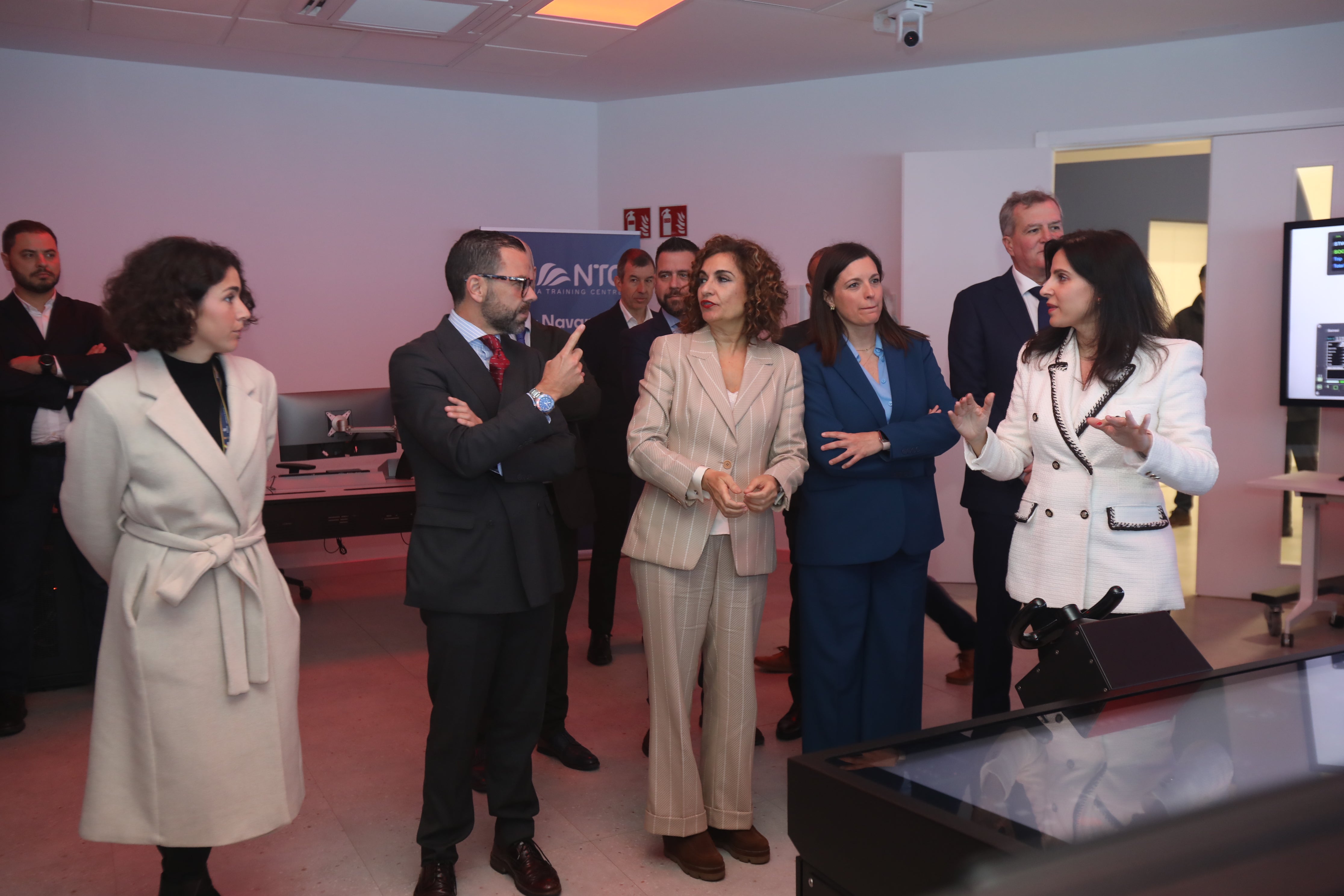En imágenes: Visita de la ministra de Hacienda a la planta de Navantia en San Fernando