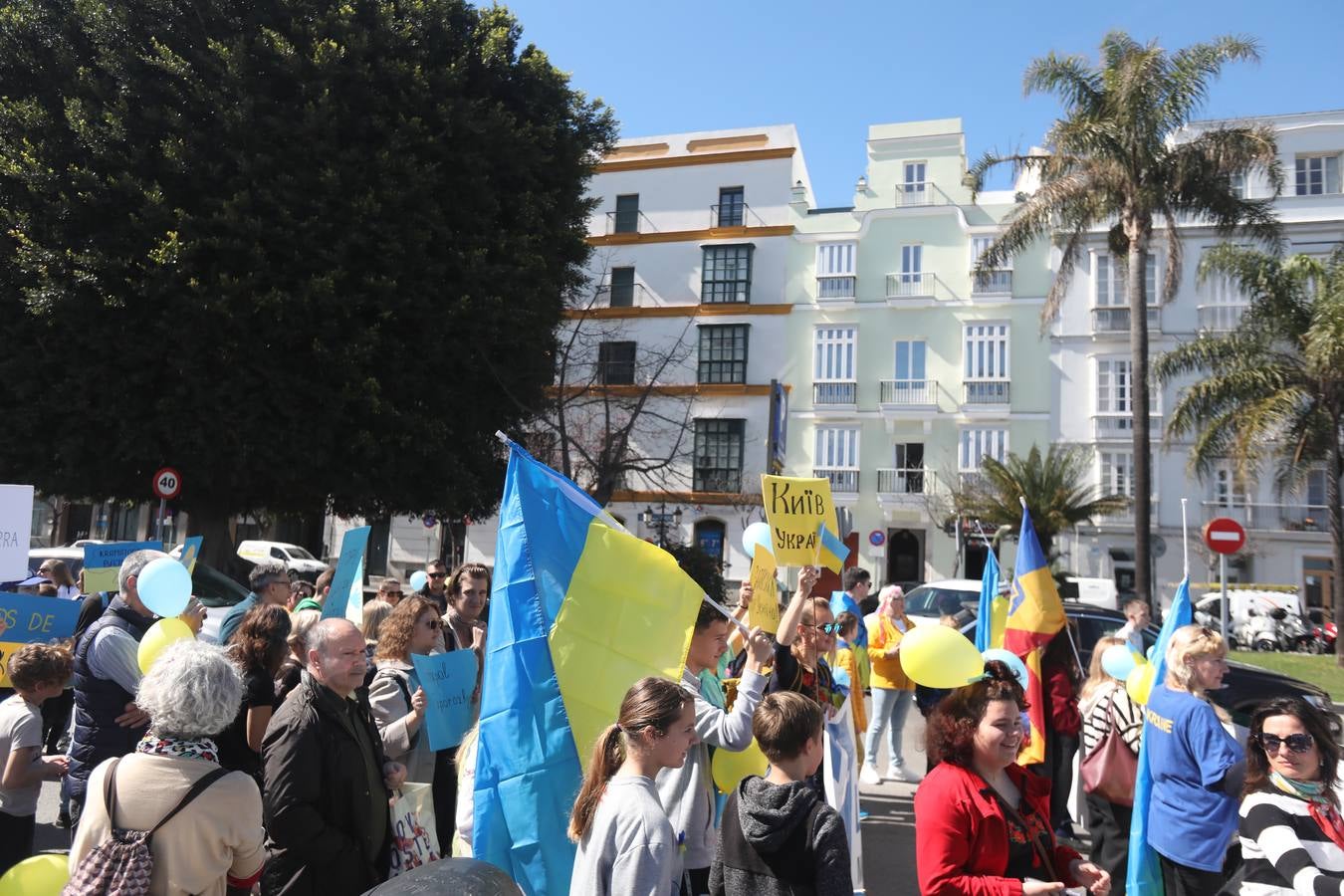 Fotos: La comunidad ucraniana en Cádiz pide de nuevo por la paz