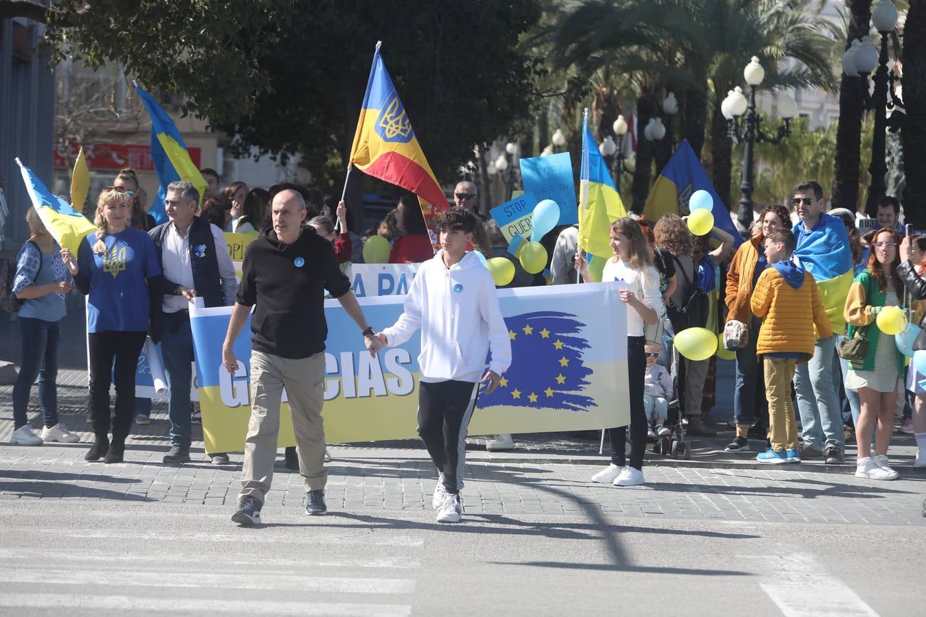 Fotos: La comunidad ucraniana en Cádiz pide de nuevo por la paz