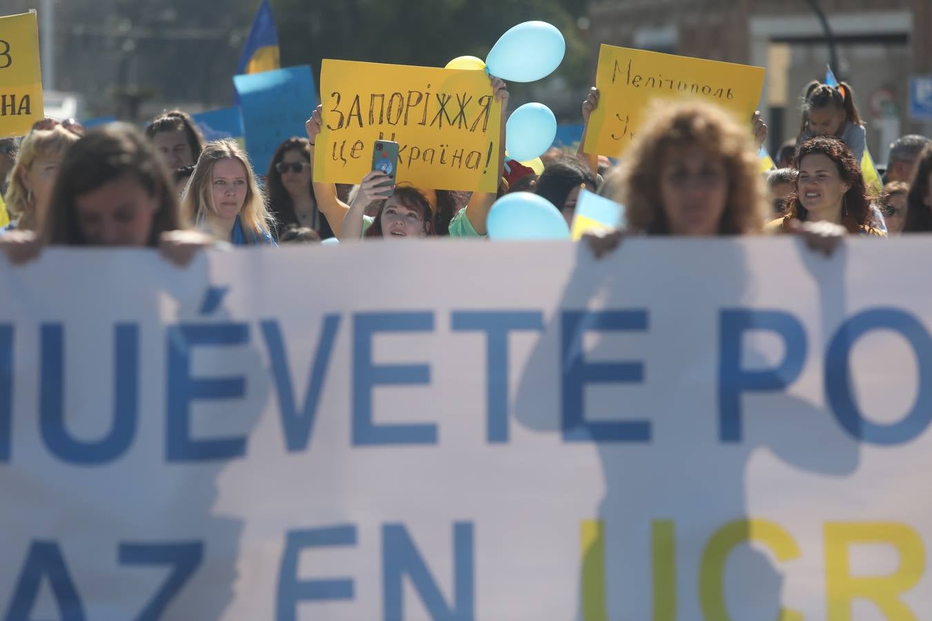 Fotos: La comunidad ucraniana en Cádiz pide de nuevo por la paz