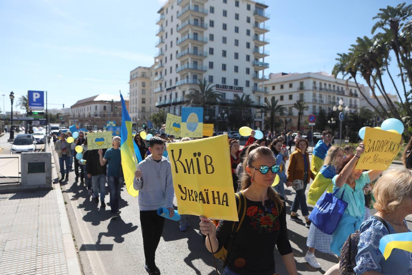 Fotos: La comunidad ucraniana en Cádiz pide de nuevo por la paz