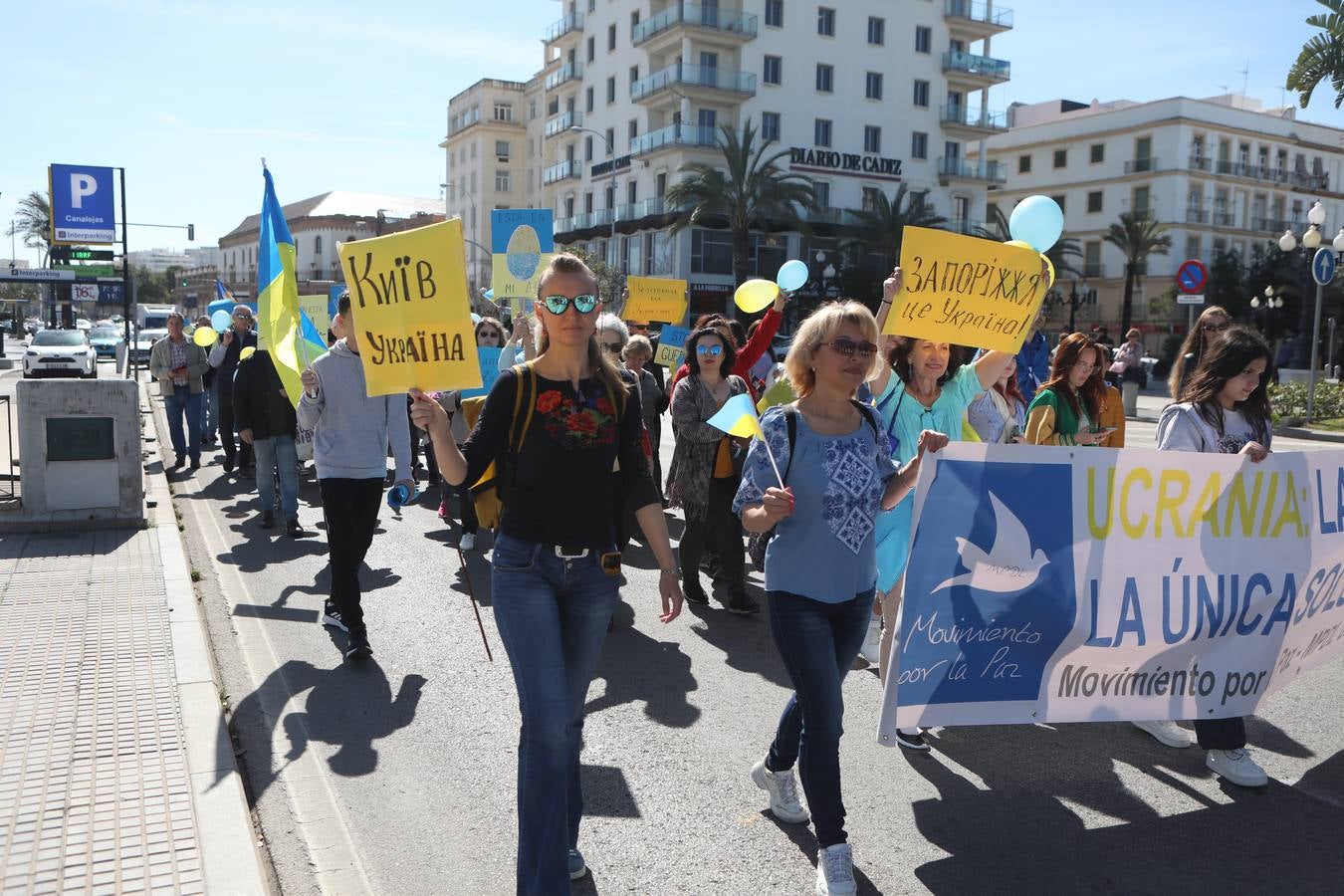 Fotos: La comunidad ucraniana en Cádiz pide de nuevo por la paz