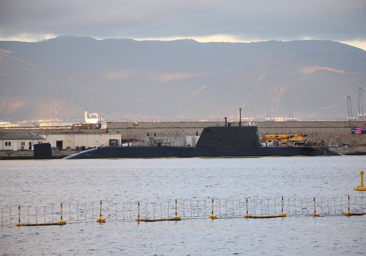 El submarino nuclear de la clase Astute HMS Audacious en la base militar de Gibraltar.