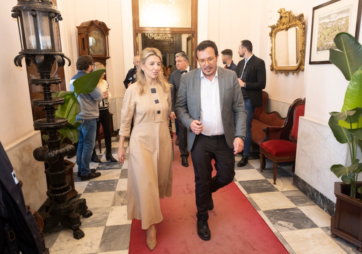 Yolanda Díaz, junto a Kichi en el Ayuntamiento de Cádiz el pasado viernes.