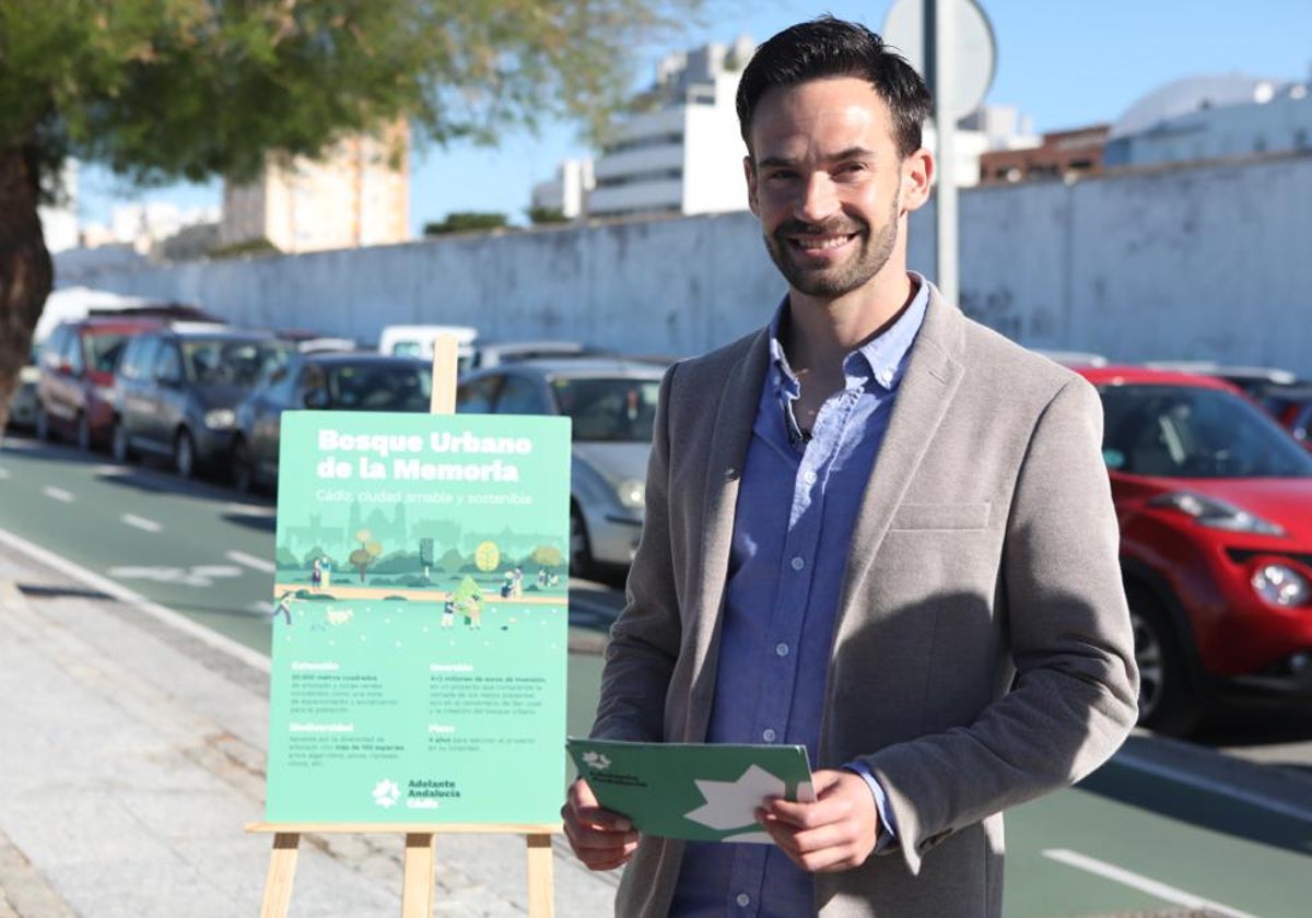 David de la Cruz, candidato a al alcaldía de Cádiz, presenta la propuesta del bosque urbano.