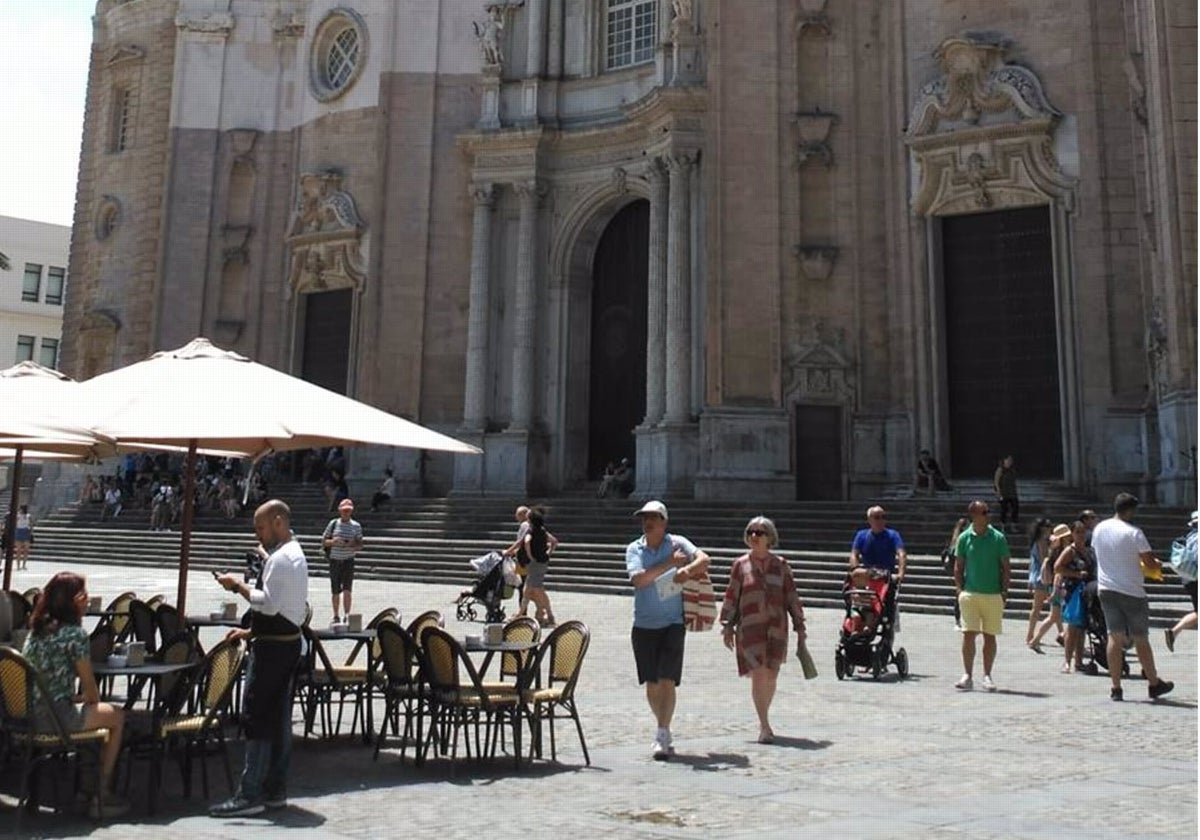 Comisiones Obreras muestra su «indignación» por la propuesta de Horeca sobre la búsqueda de camareros en Marruecos