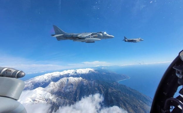 Aviones españoles realizando adiestramiento con los italianos.