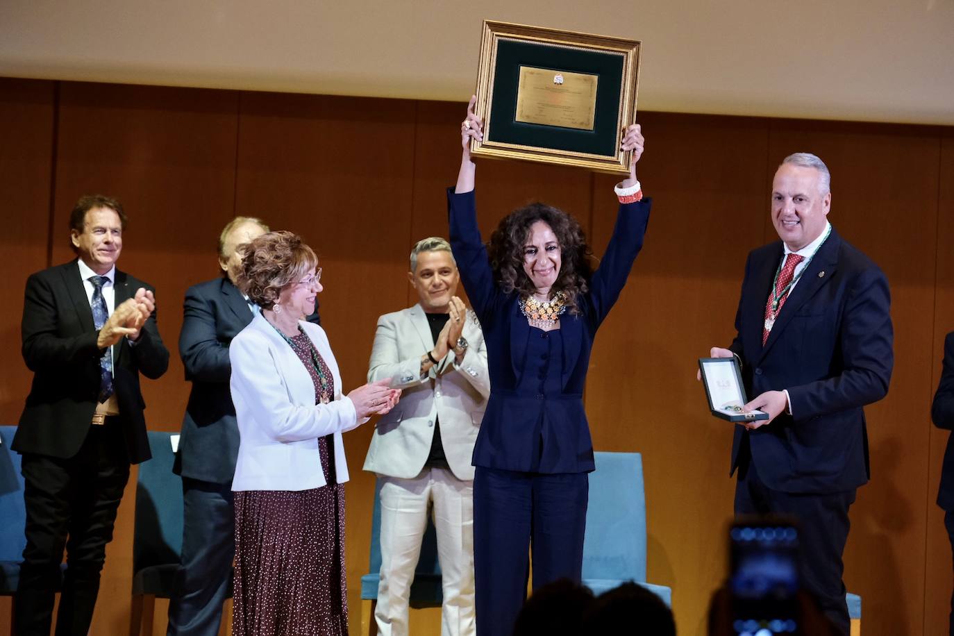 En imágenes: Alejandro Sanz y Lola Flores, Hijos Predilectos de Cádiz