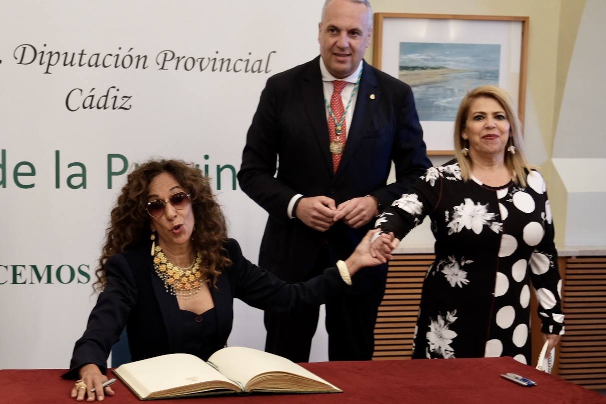 En imágenes: Alejandro Sanz y Lola Flores, Hijos Predilectos de Cádiz