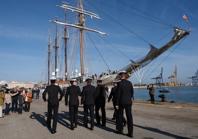 El Juan Sebastián de Elcano se prepara para arribar en Punta Arenas