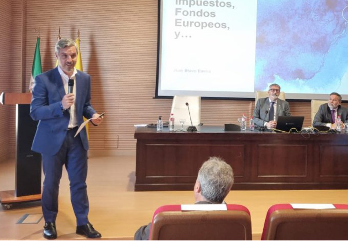 Conferencia de Juan Bravo en el Campus de Jerez