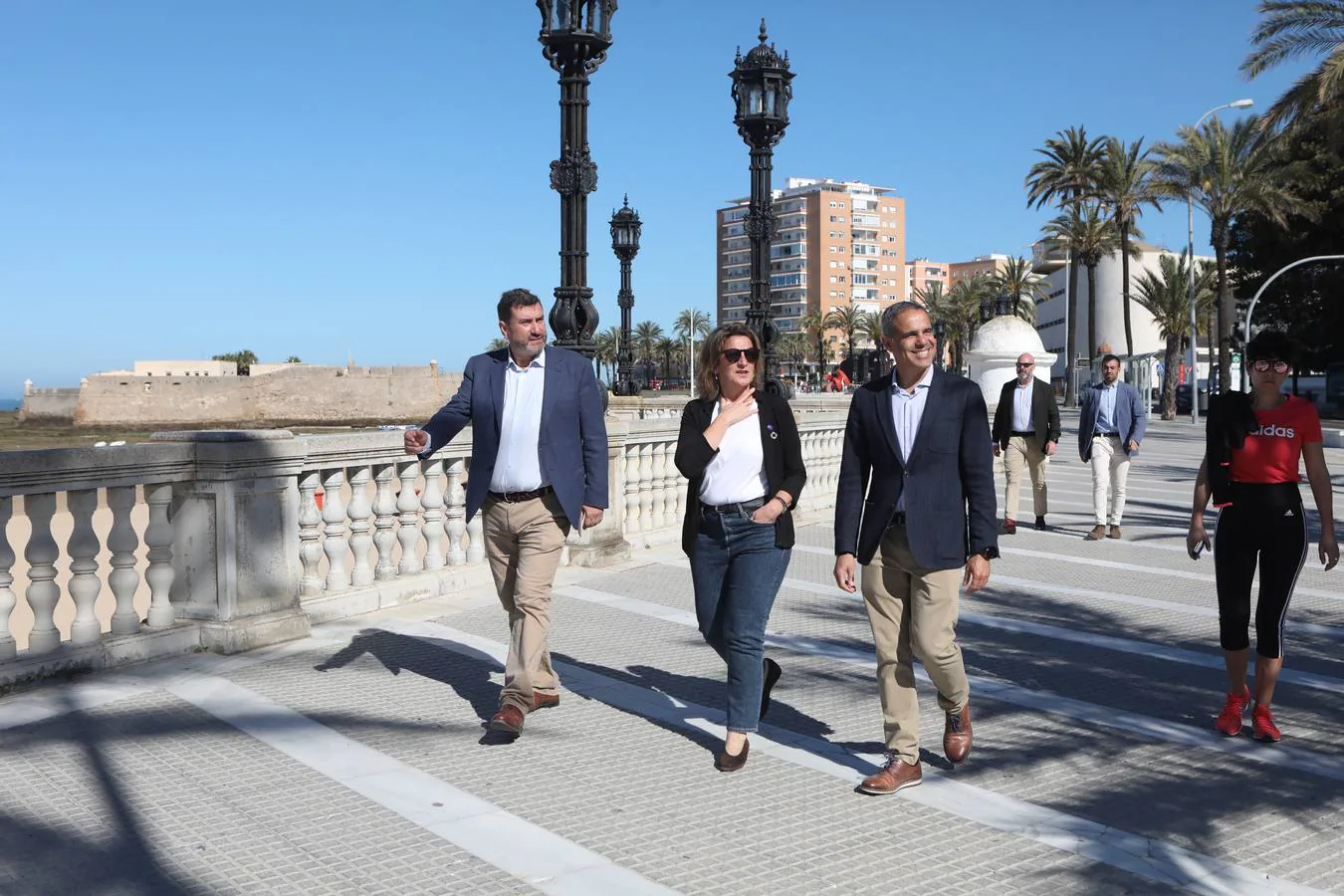 Ribera garantiza la restauración de las Murallas y deja al margen el Castillo de San Sebastián