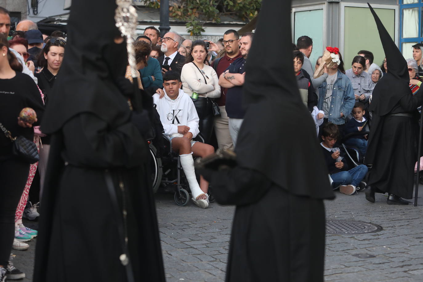 Fotos: Dolores de Servitas protagoniza la primera jornada de la Semana Santa en Cádiz