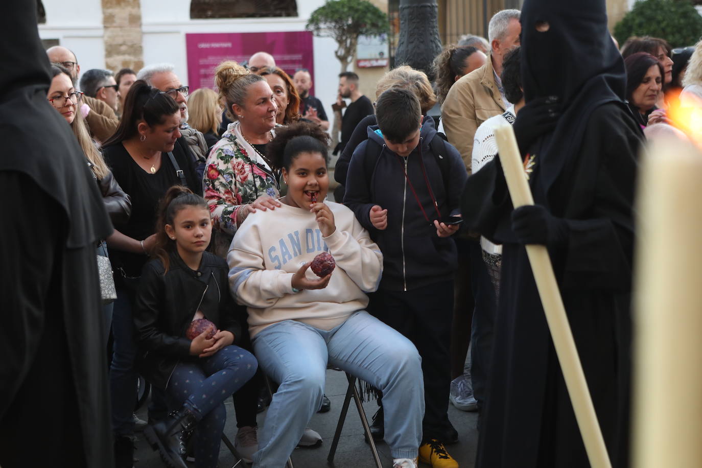 Fotos: Dolores de Servitas protagoniza la primera jornada de la Semana Santa en Cádiz