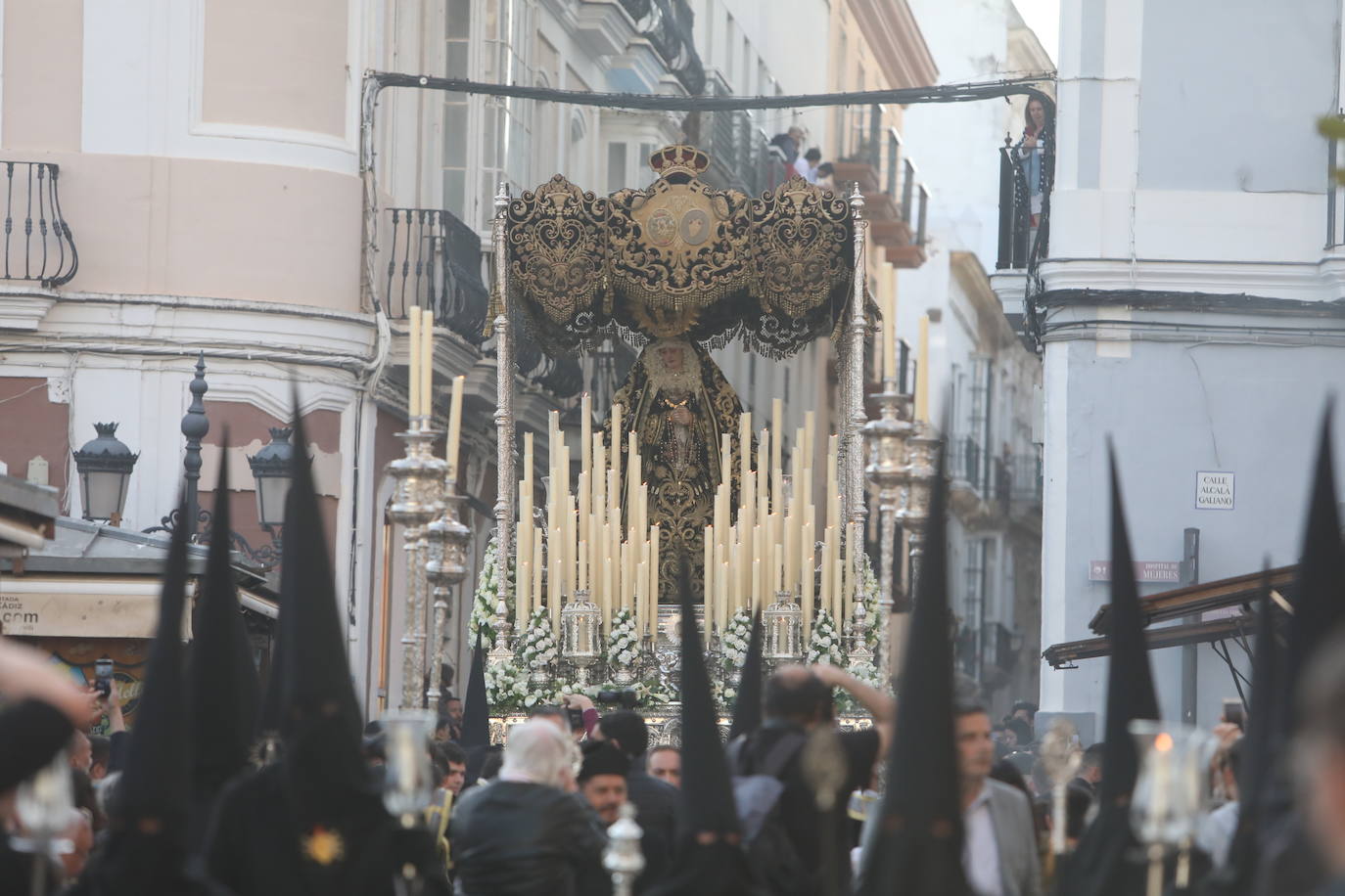 Fotos: Dolores de Servitas protagoniza la primera jornada de la Semana Santa en Cádiz