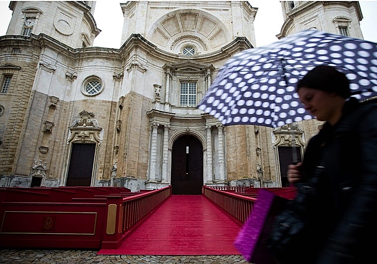 La llegada de una DANA y del viento de levante a Cádiz hace que planee la incertidumbre sobre el tiempo en Semana Santa