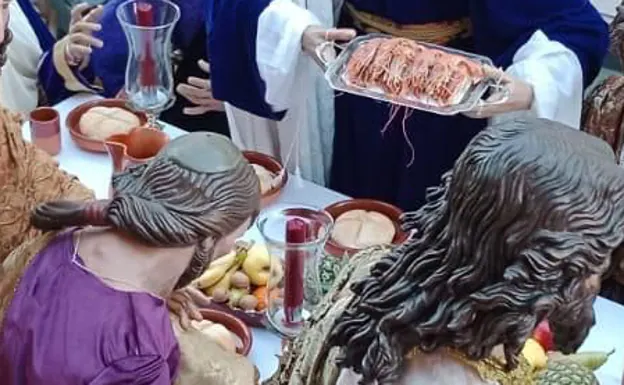 Ampliación de la imagen de la Hermandad de la Sagrada Cena el Domingo de Ramos en Sanlúcar