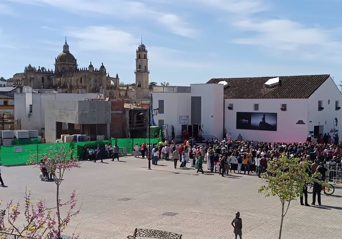 Vista del edificio en obras del Museo del Flamenco de Andalucía (izquierda), junto al Centro Cultural Lola Flores, en Jerez.