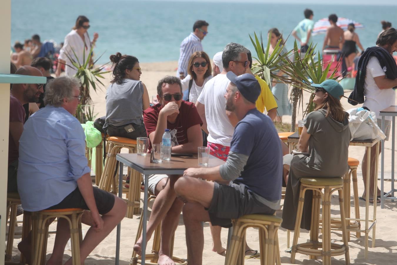 Fotos: Cádiz llena sus playas en Semana Santa