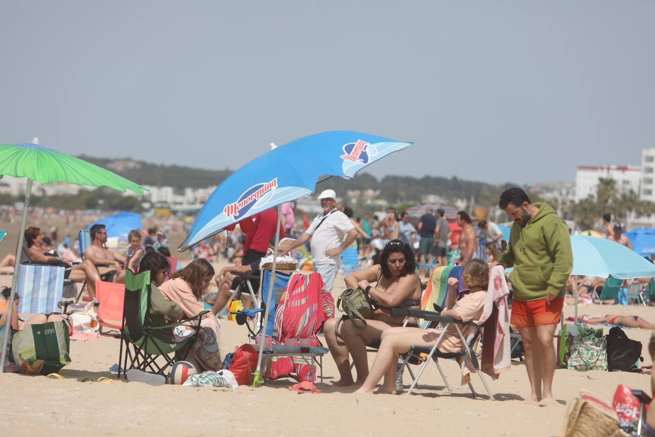 Fotos: Cádiz llena sus playas en Semana Santa