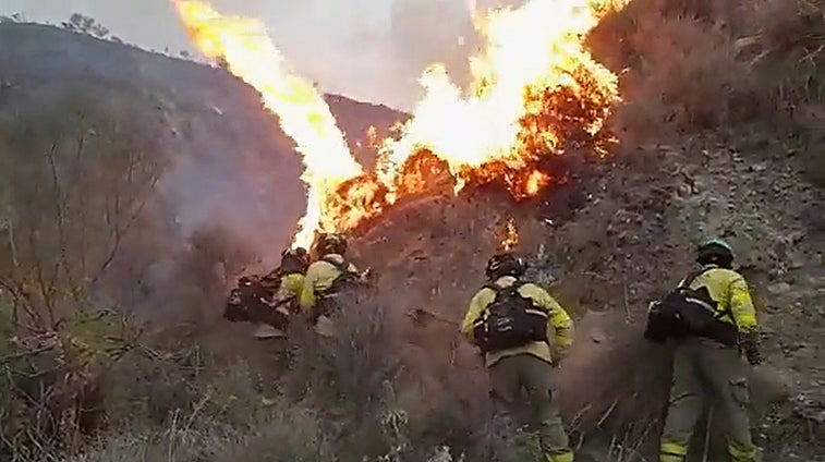 Vídeo: Controlado el incendio de la Sierra de San Bartolomé, en Tarifa