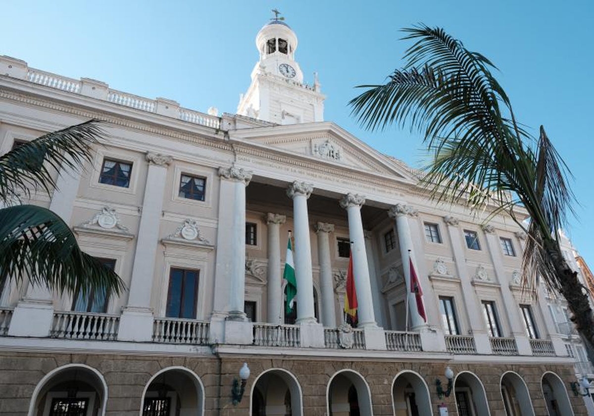 Fachada del Ayuntamiento de Cádiz.