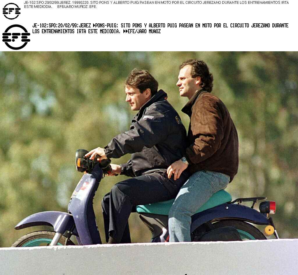 Sito Pons y Alberto Puig pasean en moto durante los entrenamientos en Jerez.