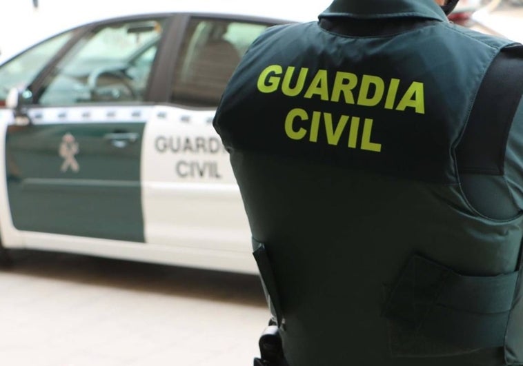 Tres detenidos en Algeciras tras agredir con un hacha a un vecino de  Guadiaro