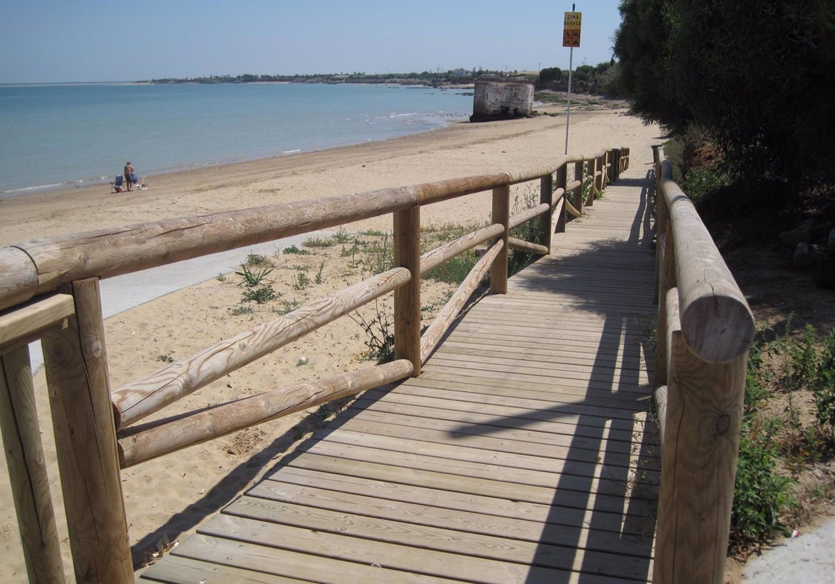 Chipiona no instalará las duchas y lavapiés de sus playas para combatir la sequía