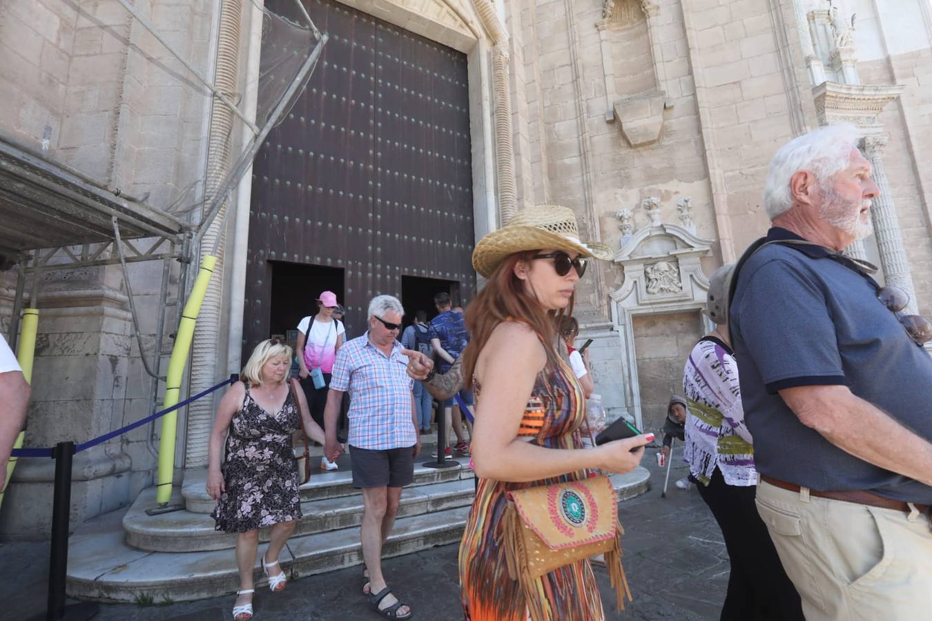 Fotos: Cinco cruceros y más de 9.000 pasajeros en una gran jornada en el Puerto de Cádiz