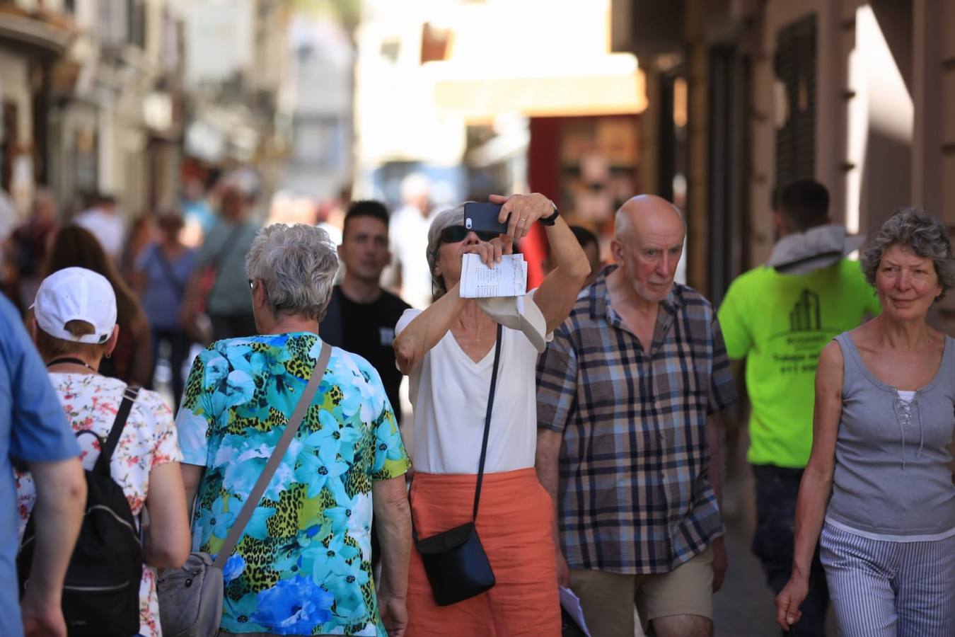 Fotos: Cinco cruceros y más de 9.000 pasajeros en una gran jornada en el Puerto de Cádiz