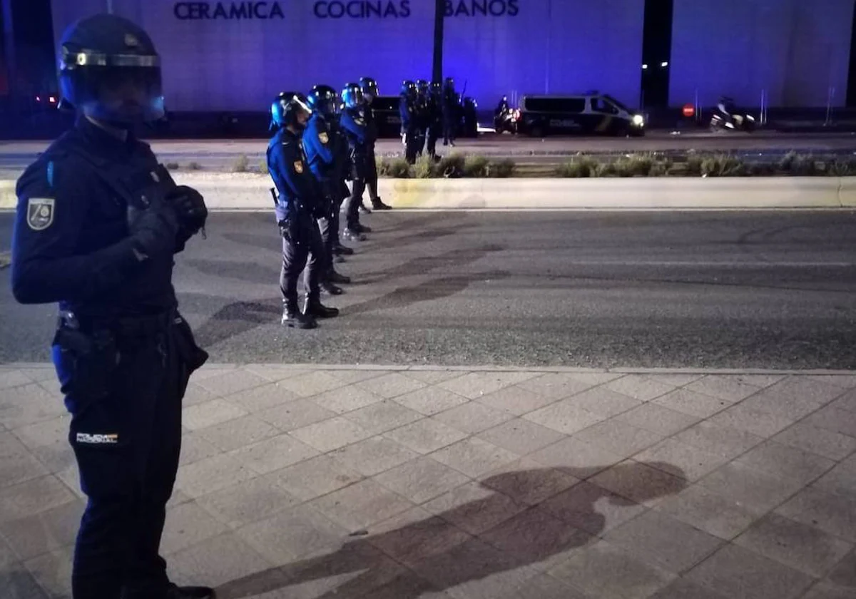 Refuerzos de policías de Málaga y Sevilla para mantener la seguridad en El Puerto durante la Motorada