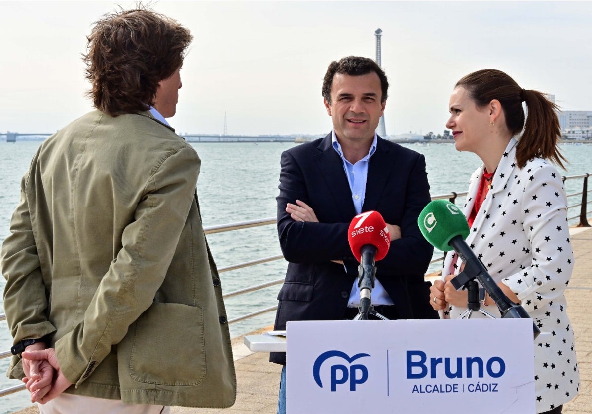 Bruno García, junto con Beatriz Gandullo y Pablo Otero.