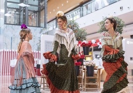 Área Sur se viste de feria y sortea un traje de flamenca diseñado por Rocío Peralta