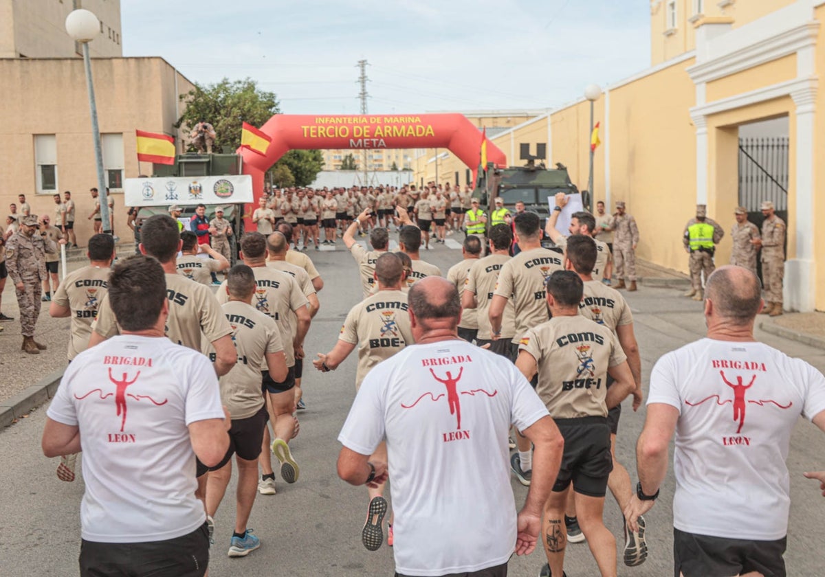 Imagen de la carrera homenaje al brigada León.