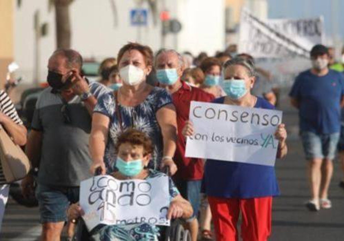 Martín Vila: «El instituto va a seguir teniendo un acceso peatonal, tranquilo y seguro para el alumnado»