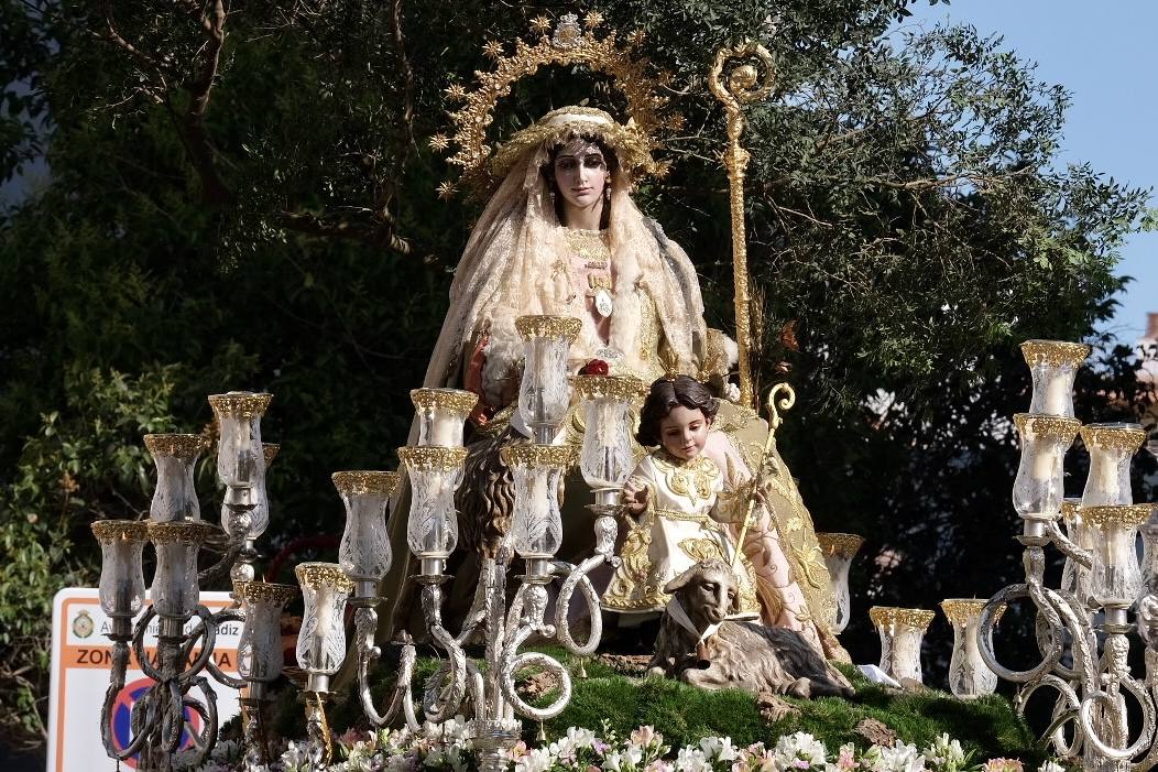 Fotos: Procesión de la hermandad de la Madre del Buen Pastor
