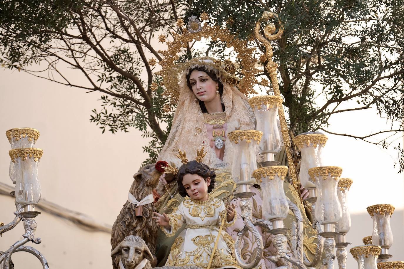 Fotos: Procesión de la hermandad de la Madre del Buen Pastor