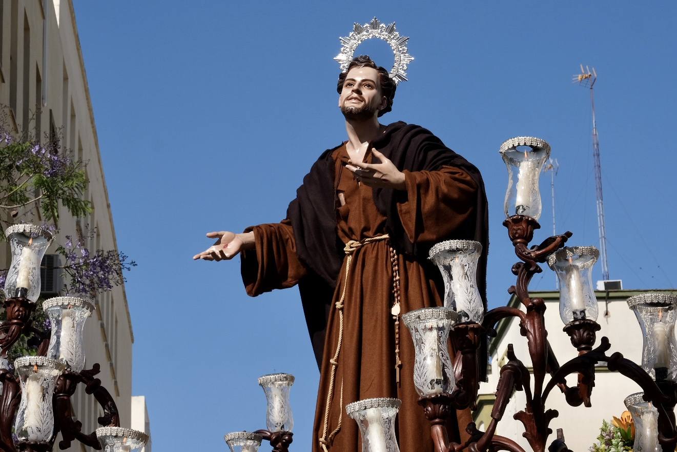 Fotos: Procesión de la hermandad de la Madre del Buen Pastor