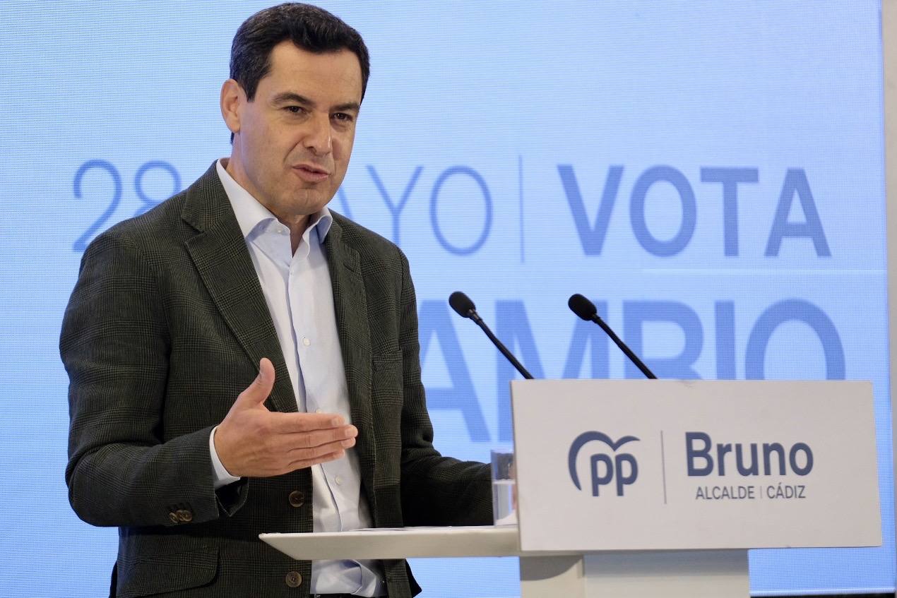 Fotos: las imágenes de la visita de Juanma Moreno a Cádiz par apoyar a Bruno