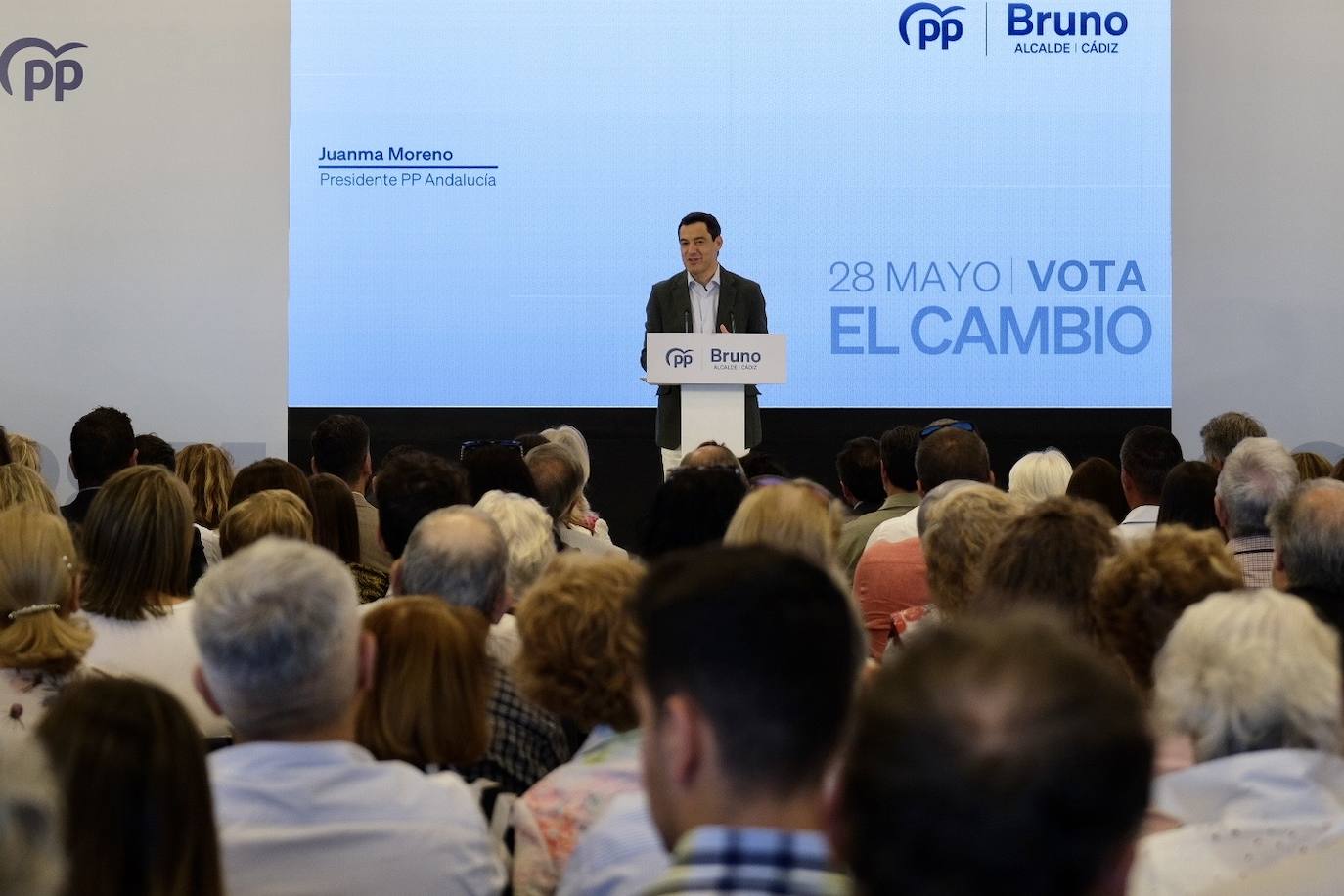 Fotos: las imágenes de la visita de Juanma Moreno a Cádiz par apoyar a Bruno