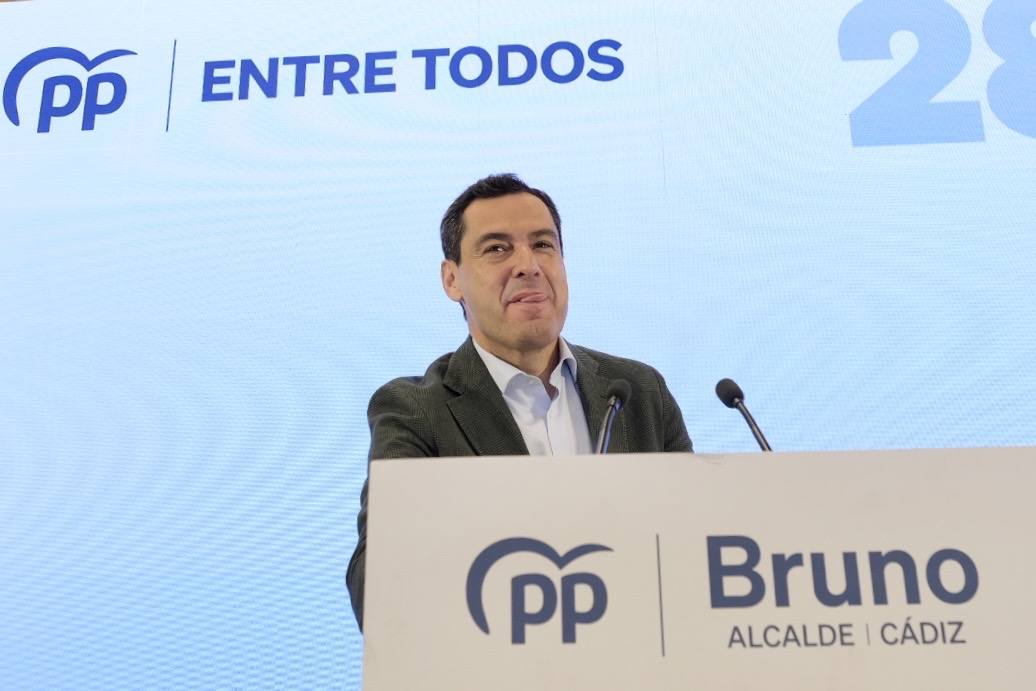 Fotos: las imágenes de la visita de Juanma Moreno a Cádiz par apoyar a Bruno