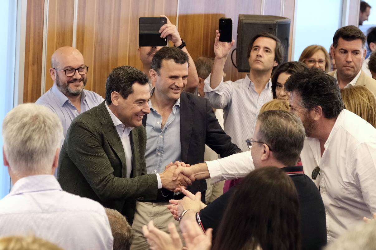 Fotos: las imágenes de la visita de Juanma Moreno a Cádiz par apoyar a Bruno