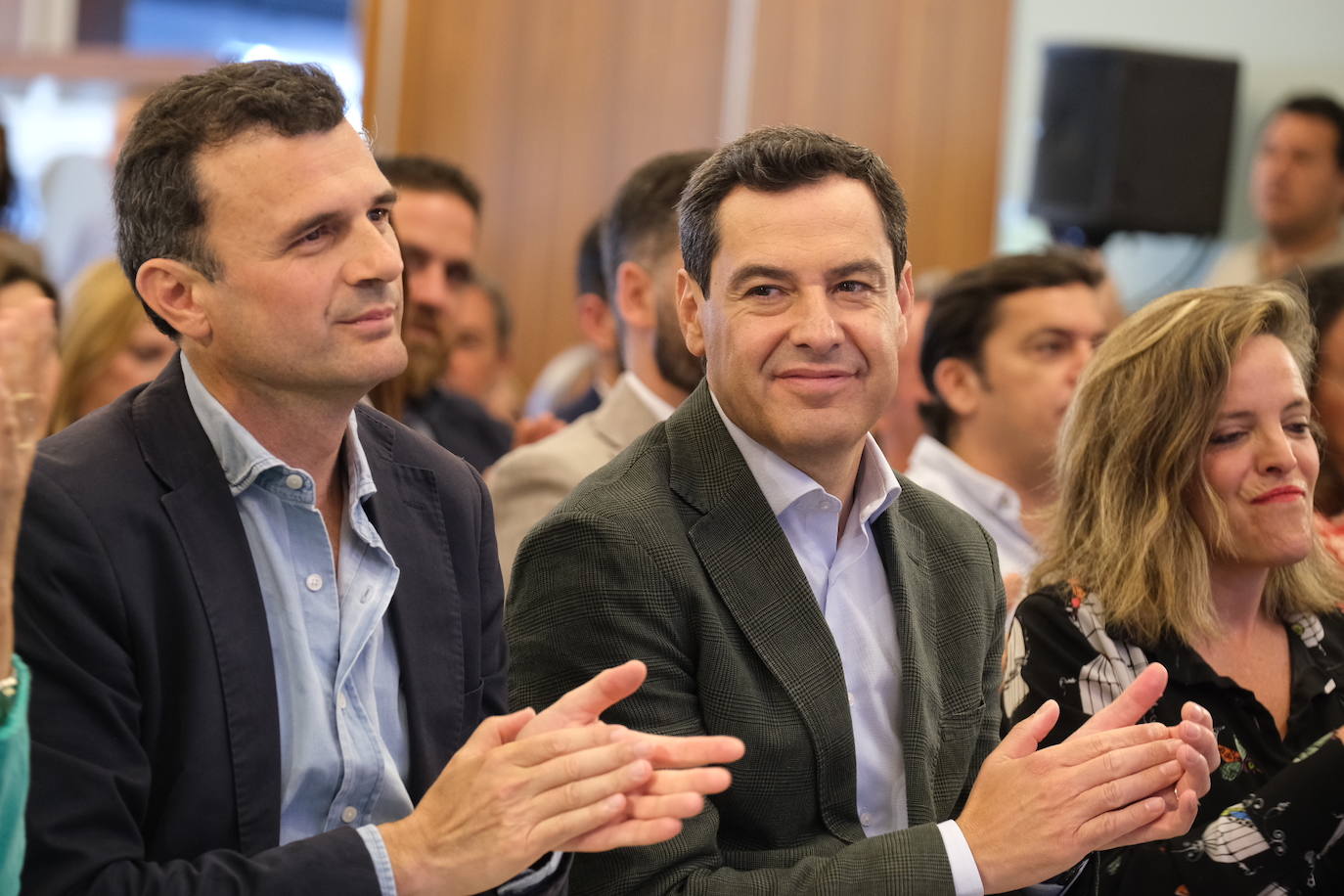 Fotos: las imágenes de la visita de Juanma Moreno a Cádiz par apoyar a Bruno