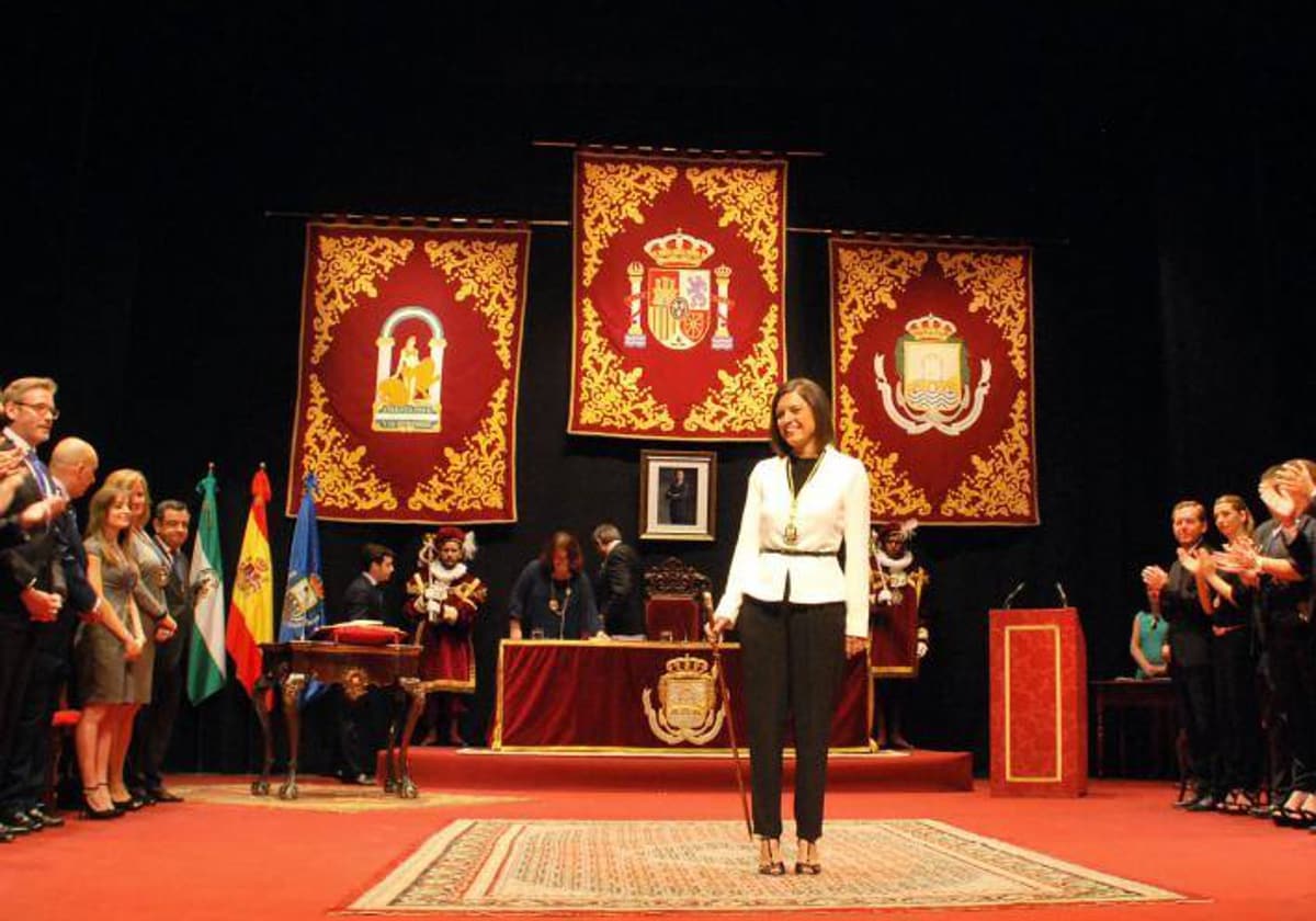 La alcaldesa de San Fernando, Patricia Cavada, en su toma de posesión en 2015.
