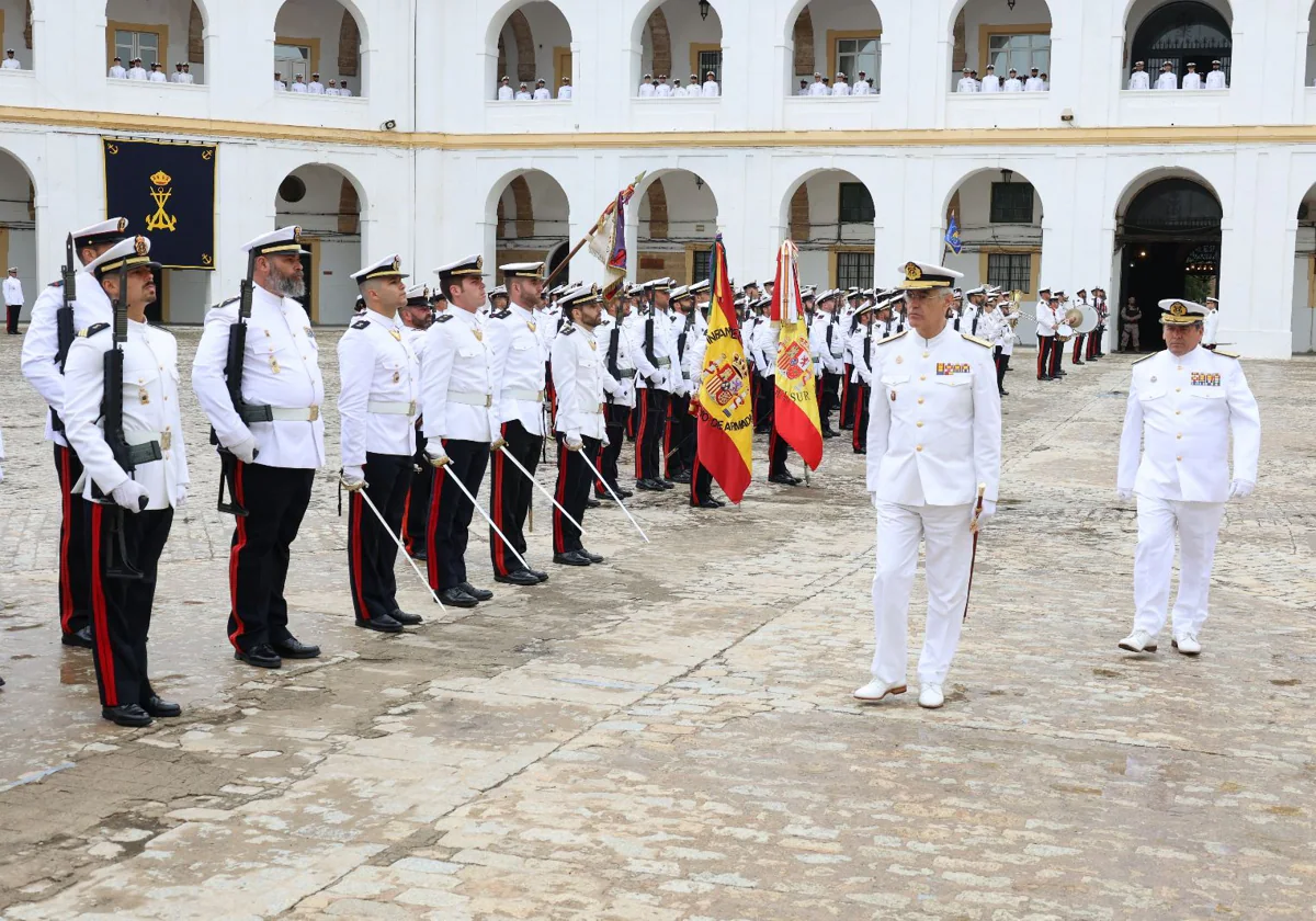 Visita del Almirante General Antonio Piñeiro Sánchez, Jefe del Estado Mayor de la Armada.