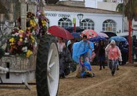 La lluvia se convierte en protagonista en la salida de las hermandades de Cádiz
