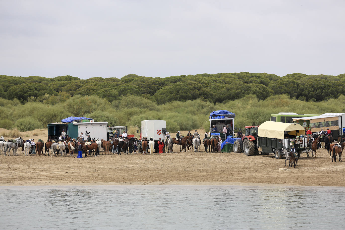 Fotos: Cádiz comienza la peregrinación a la aldea de El Rocío